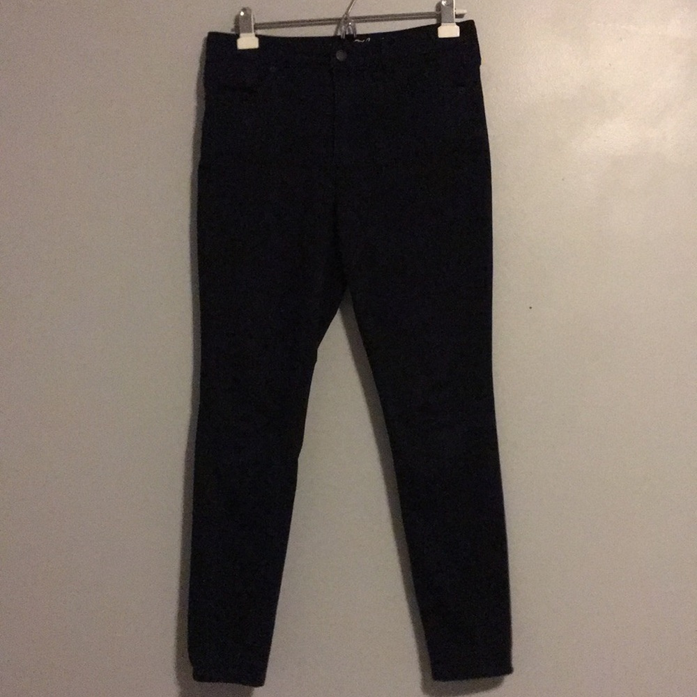 Black Juniors size 8 high rise skinny jeans